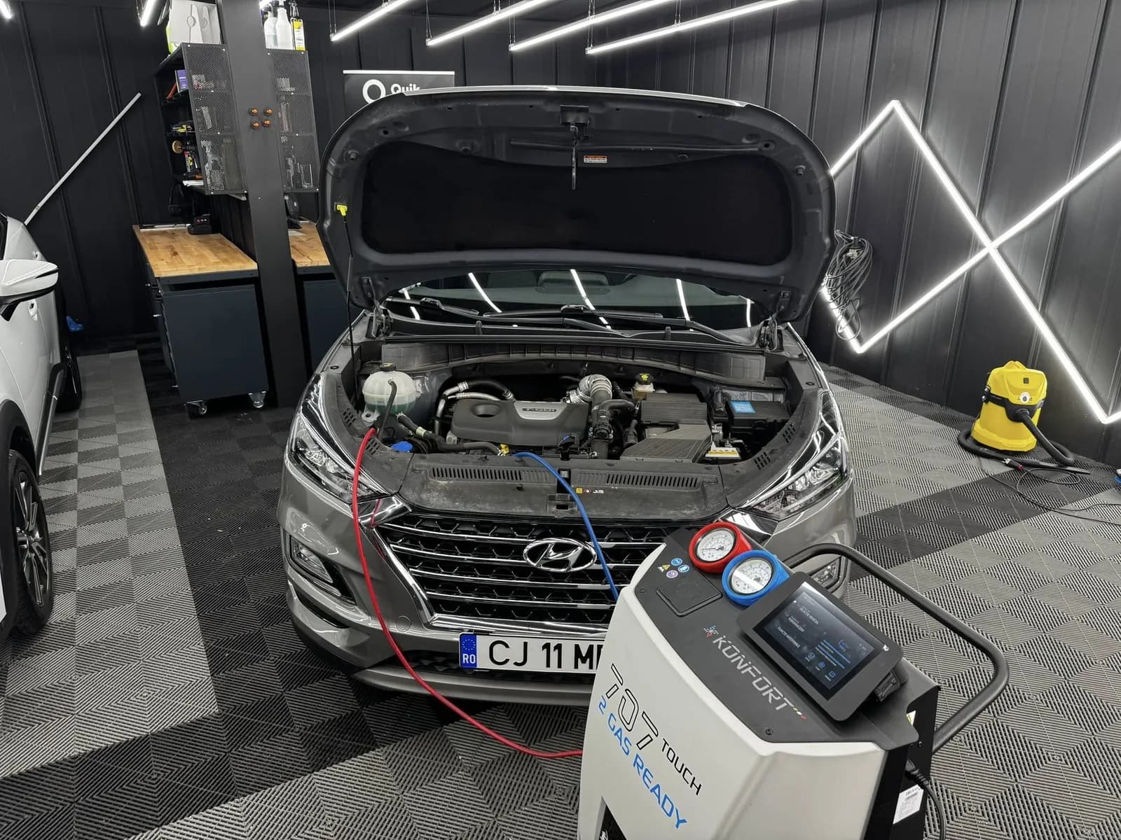 Hyundai Santa Fe | Reîncărcare freon Cluj-Napoca Reîncărcare freon Hyundai Santa Fe în Cluj-Napoca la Quik Detailing (gaz R1234yf)