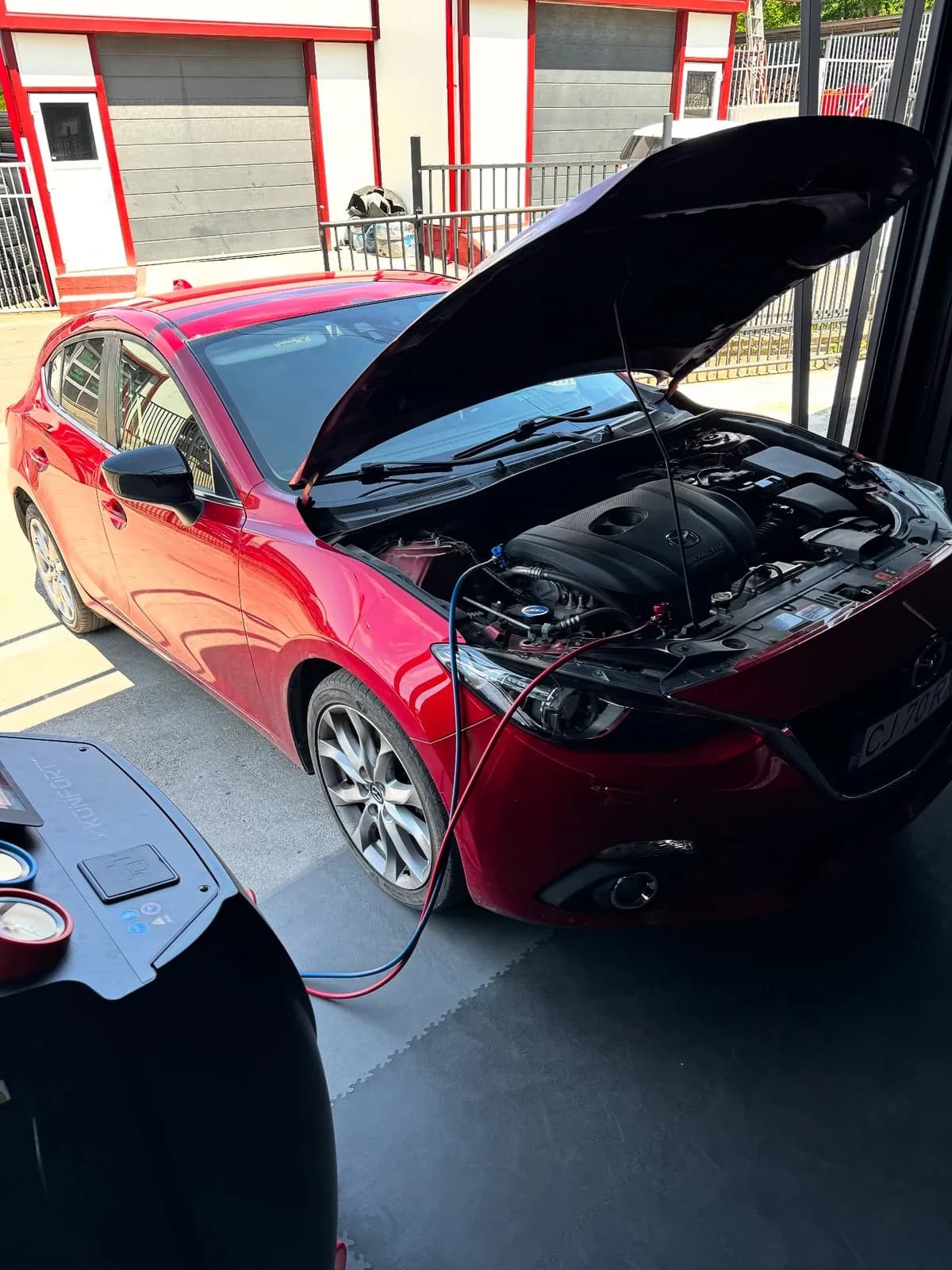 Mazda 3 | Reîncărcare freon Cluj-Napoca Reîncărcare freon Mazda 3 în Cluj-Napoca la Quik Detailing (gaz R134a)