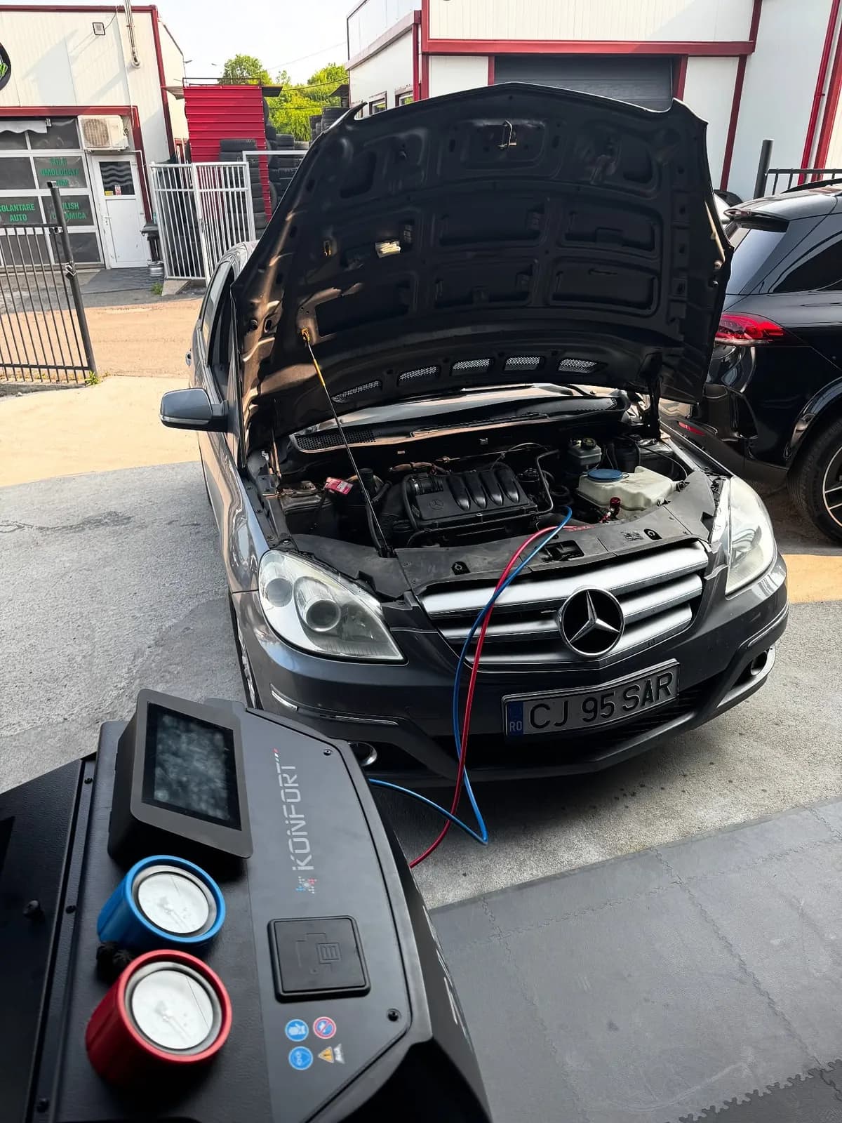 Mercedes-Benz E-Class | Reîncărcare freon Cluj-Napoca Reîncărcare freon Mercedes-Benz E-Class în Cluj-Napoca la Quik Detailing (gaz R134a)