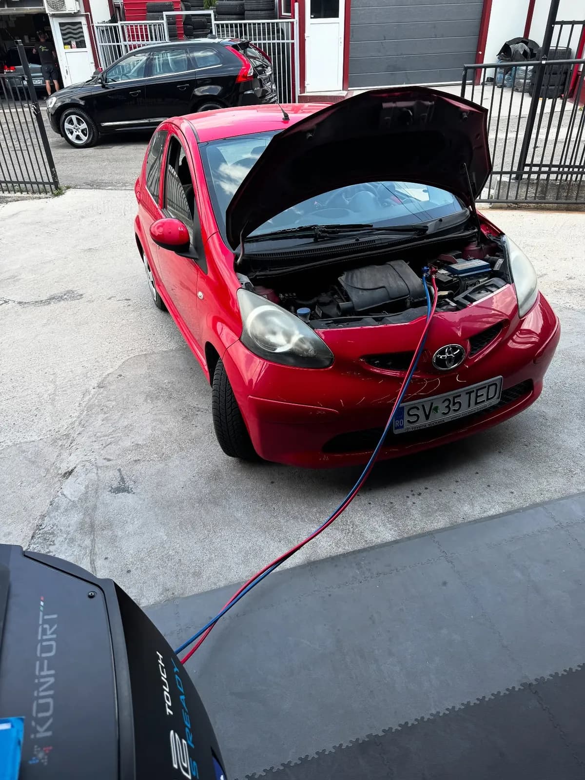 Toyota Yaris | Reîncărcare freon Cluj-Napoca Reîncărcare freon Toyota Yaris în Cluj-Napoca la Quik Detailing (gaz R134a)