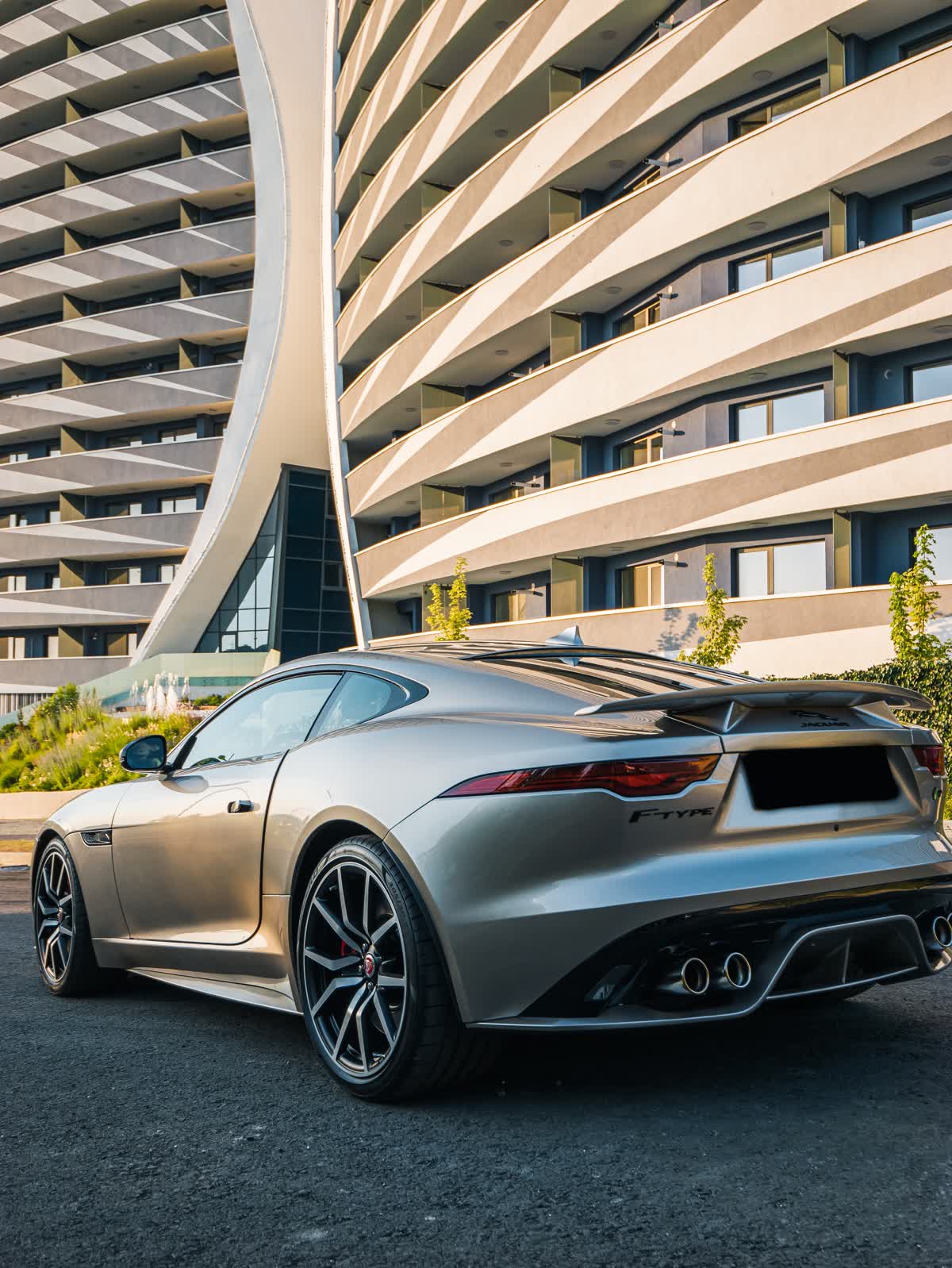 Jaguar F-Type gri îngrijit la Quik Detailing Cluj
